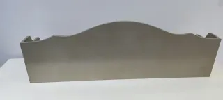 Sobre escritorio o recibidor plateado