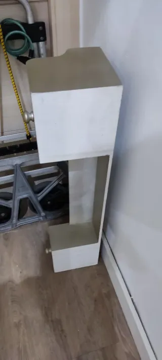 Sobre escritorio o recibidor plateado