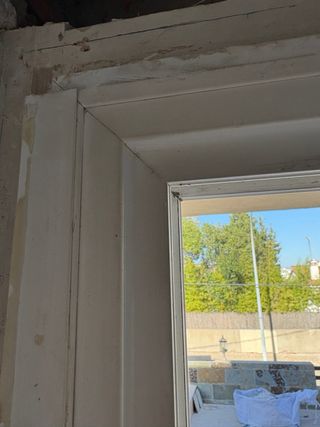 Ventana y corredera aluminio balcón.