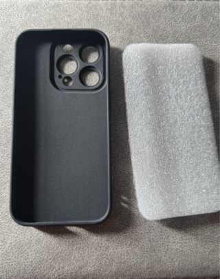 Capa iPhone 15 Pro Cinza Texturizada