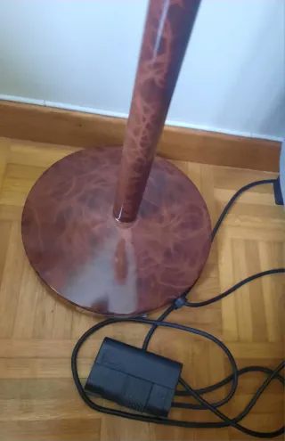 Lámpara de pie salón madera y metal