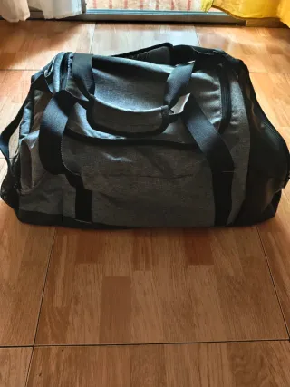 Bolsa de deporte 50L gris y negra