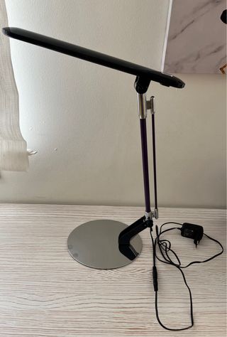 Lámpara de escritorio moderna