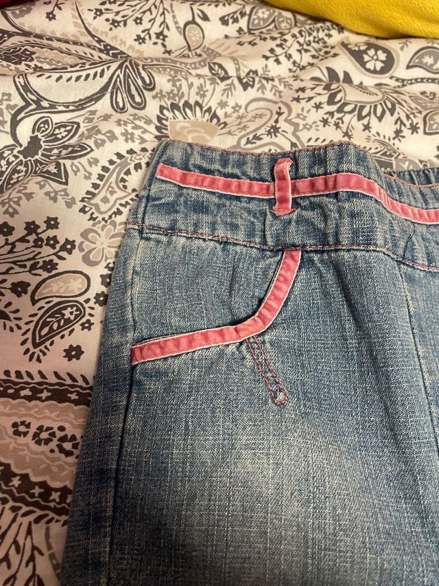 Vaqueros niña con volantes y detalles