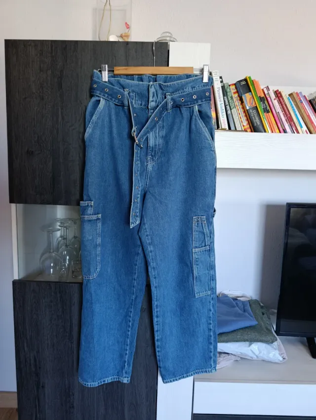 Vaqueros anchos con cinturón