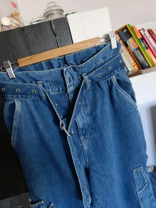 Vaqueros anchos con cinturón