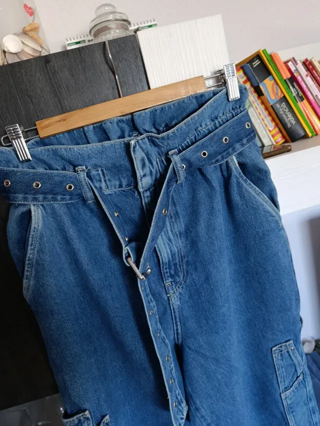 Vaqueros anchos con cinturón