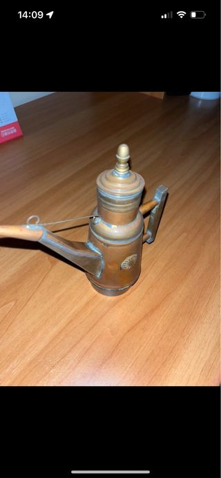 Antico oliatore in latta