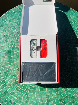 Nintendo Switch OLED Blanca Roja