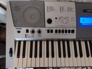 Teclado Yamaha PSR E413 USB