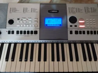 Teclado Yamaha PSR E413 USB