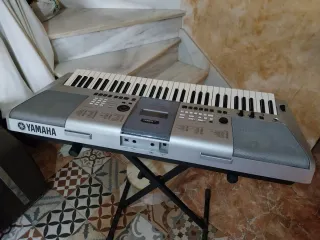 Teclado Yamaha PSR E413 USB