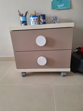 Cama nido infantil 90 x 1,90 y mesita noche.