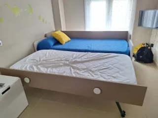 Cama nido infantil 90 x 1,90 y mesita noche.