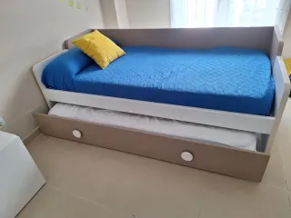 Cama nido infantil 90 x 1,90 y mesita noche.