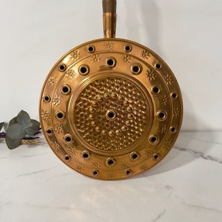 Braciere antico in rame con manico in legno