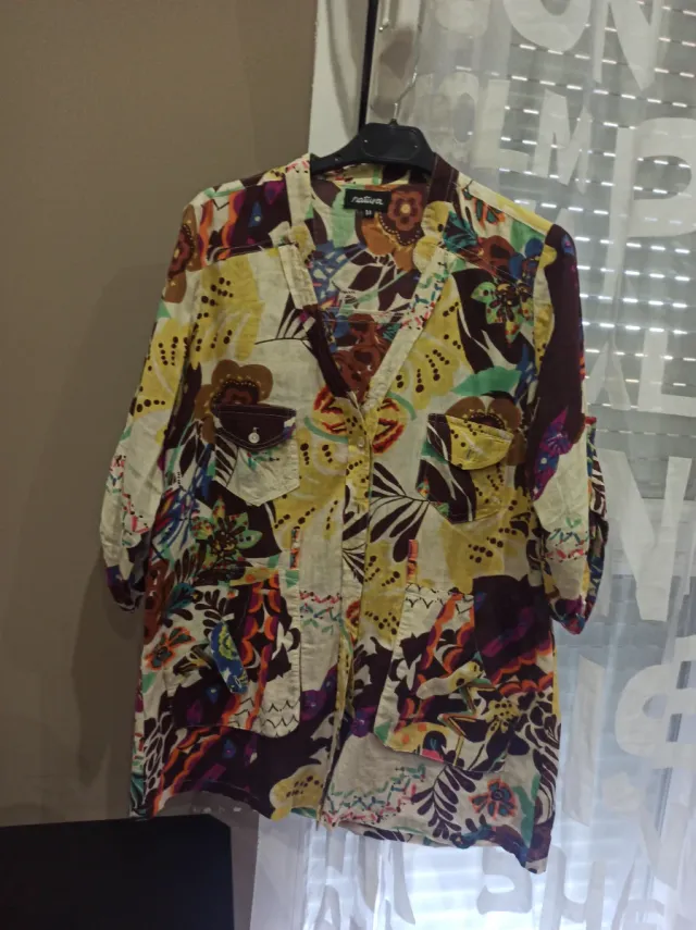 Blusón multicolor 4 bolsillos talla M