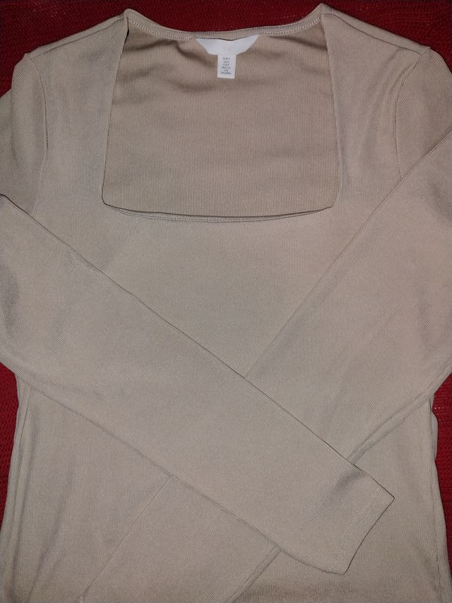 Top H&M manga larga escote cuadrado