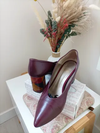 Zapatos de piel , burdeos, con tacón pintado, T40