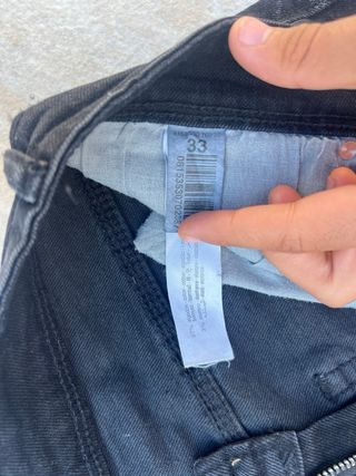 Vaqueros Amiri negros con salpicaduras