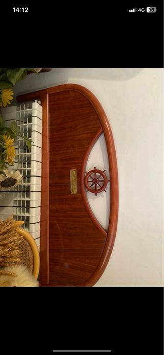 Cabecero de madera con timón