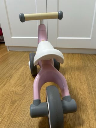 Bicicleta de equilibrio rosa Skiddou