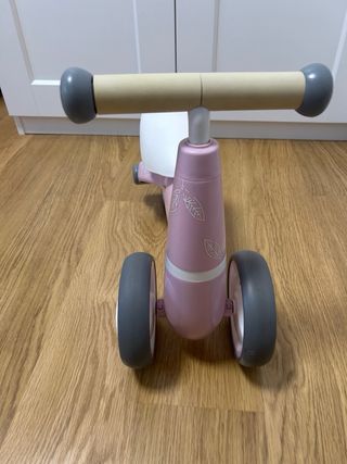 Bicicleta de equilibrio rosa Skiddou