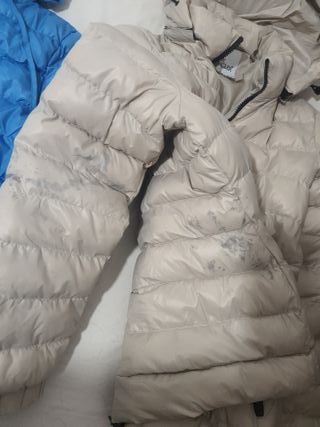 Anoraks acolchados (beige, azul, amarillo)