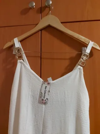 Mono blanco tirantes dorados