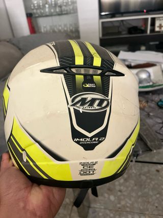 Casco de moto MTHELMETS amarillo y negro