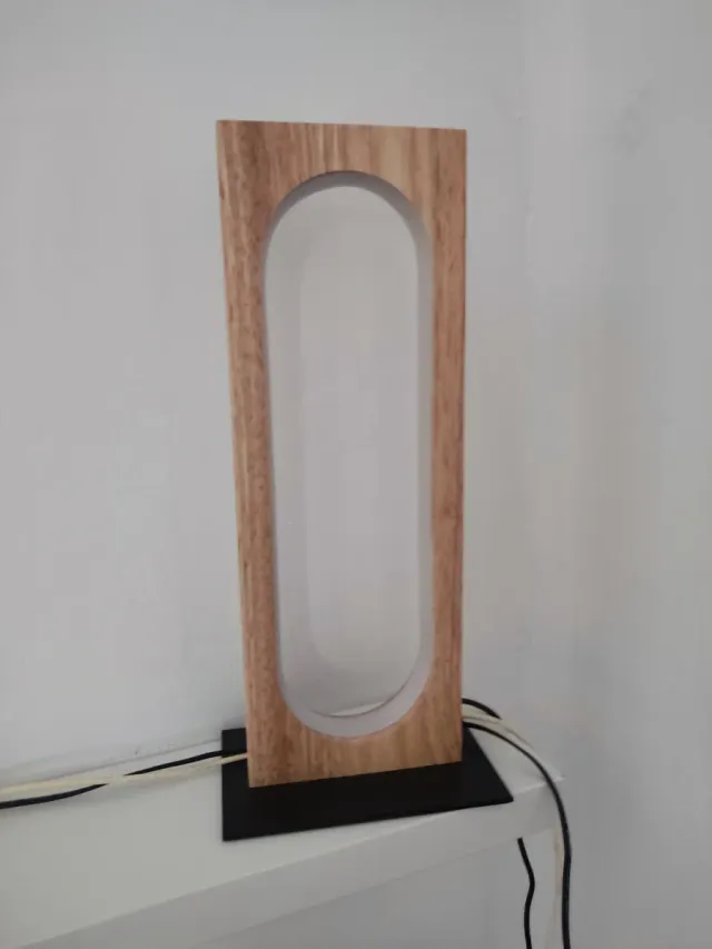 Lámpara de mesa madera regulable