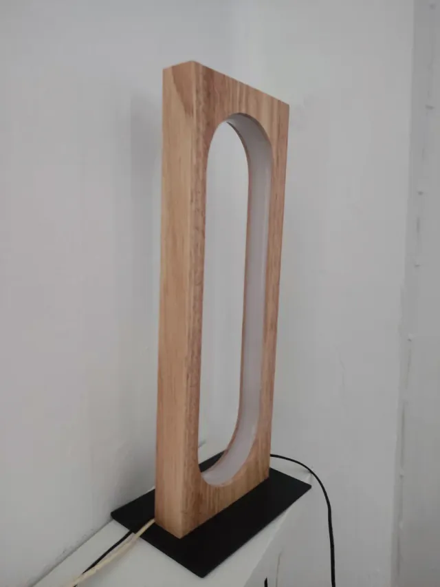 Lámpara de mesa madera regulable