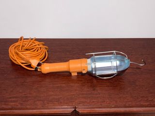 Lámpara taller gancho jaula metálica