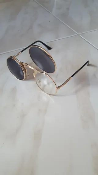 Gafas flip-up retro-modernas doradas