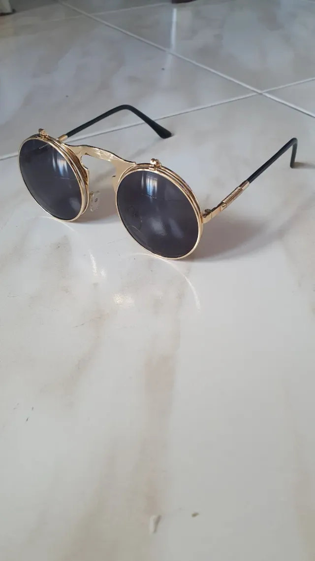 Gafas flip-up retro-modernas doradas