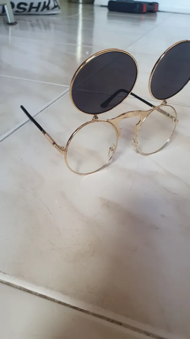 Gafas flip-up retro-modernas doradas