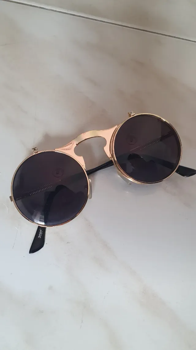 Gafas flip-up retro-modernas doradas