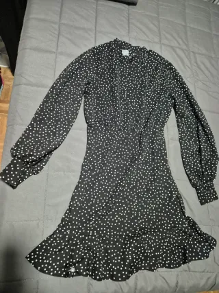 Vestido  negro con lunares blancos marca shein 