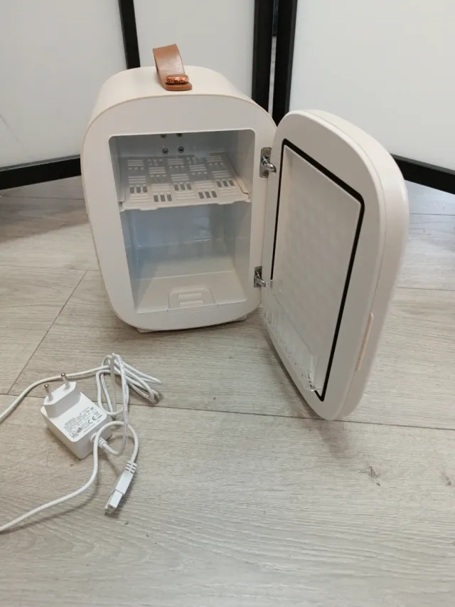 Mini Refrigerador Cosméticos Modo de Frío y Calor