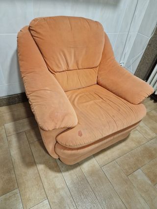 Sillón de tela naranja