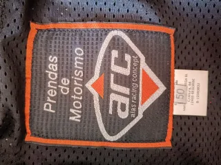 Mono de moto ARC azul y rojo