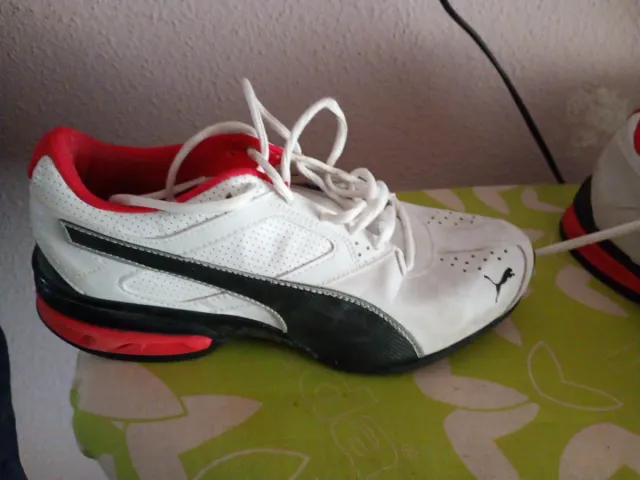 Zapatillas Puma Blancas y Rojas