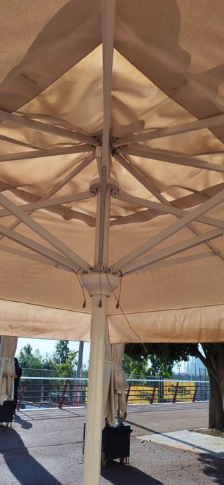 Parasol 4x4 con base de hierro y manivela