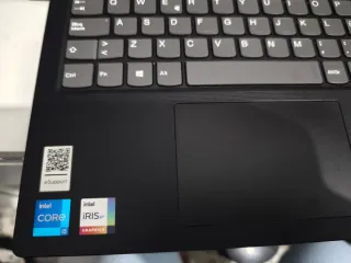 Portátil Lenovo V15 Negro