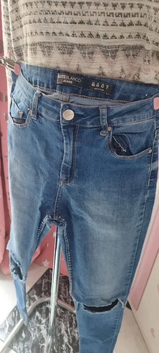 Jersey estampado y jeans