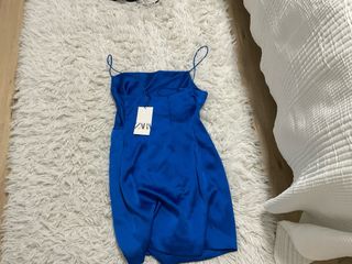 Vestido corto Zara azul satinado