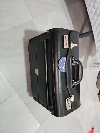 Maleta piloto o ejecutivo negra. Maletín