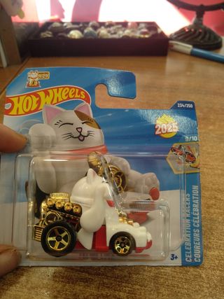 10 auto Hot Wheels
