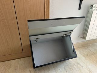 Mueble de baño negro y cristal