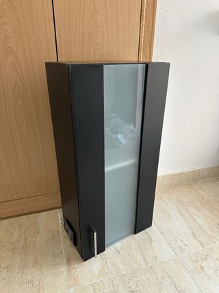 Mueble de baño negro y cristal